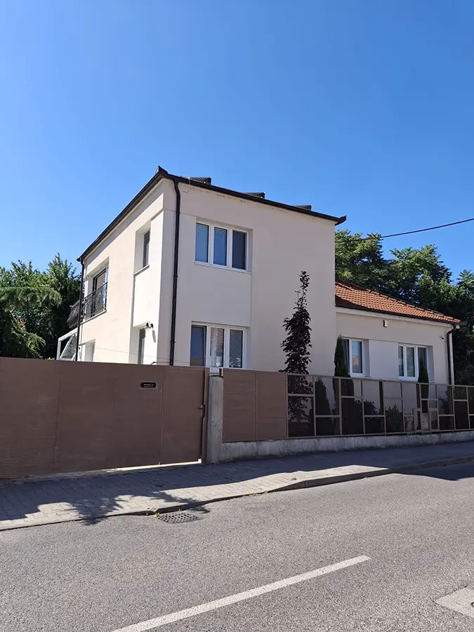 Fasády a omietky Emaila