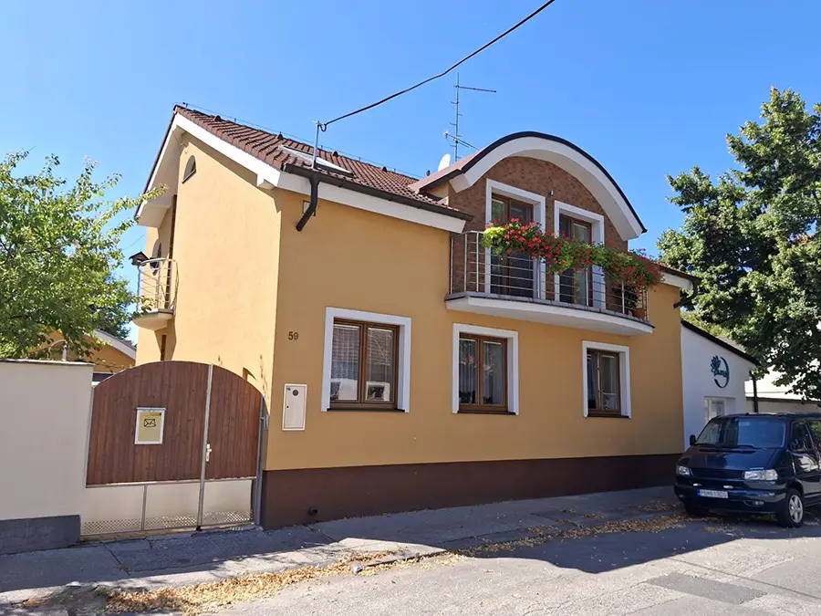Fasády a omietky Emaila