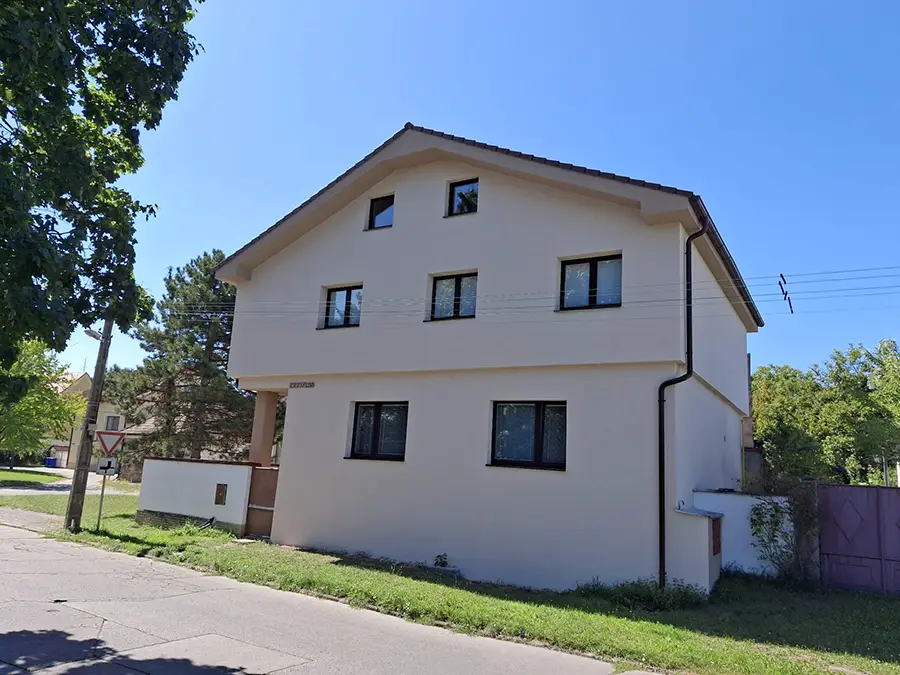 Fasády a omietky Emaila